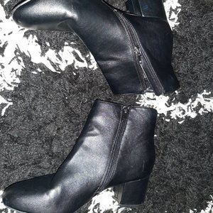BLACK LEATHER BOOTS
